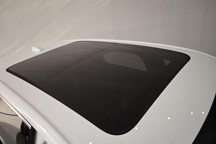 Used Hongqi HS6 PHEV 2026 240 Smart Hybrid Version Roof