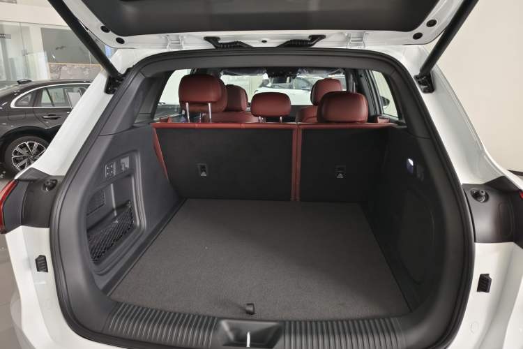 Used Hongqi HS6 PHEV 2026 240 Smart Hybrid Version Trunk