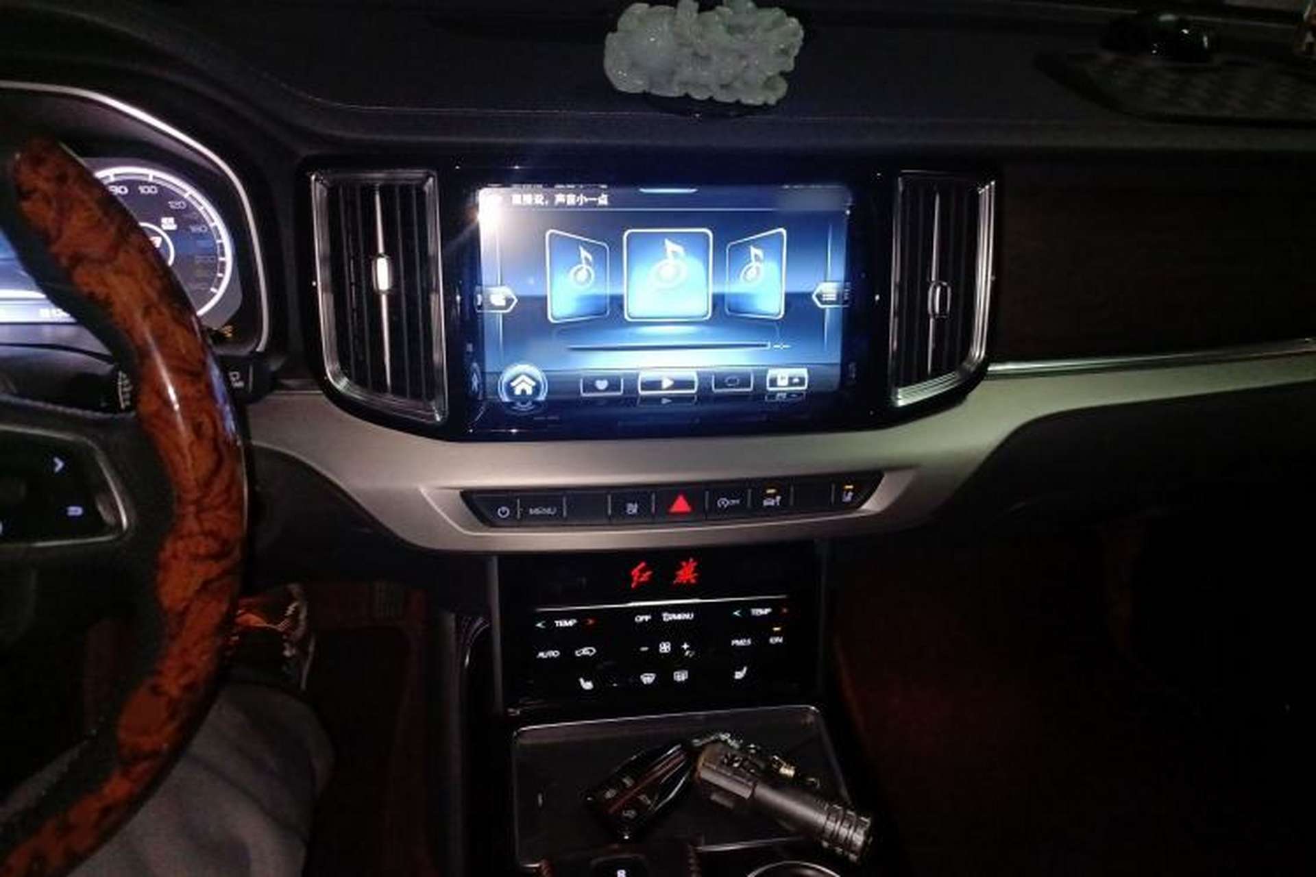 Used Hongqi HS7 2022 2.0T DCT Two-Wheel Drive Smart Connect Flagship Edition Seven Seats Audio And AC Panel
