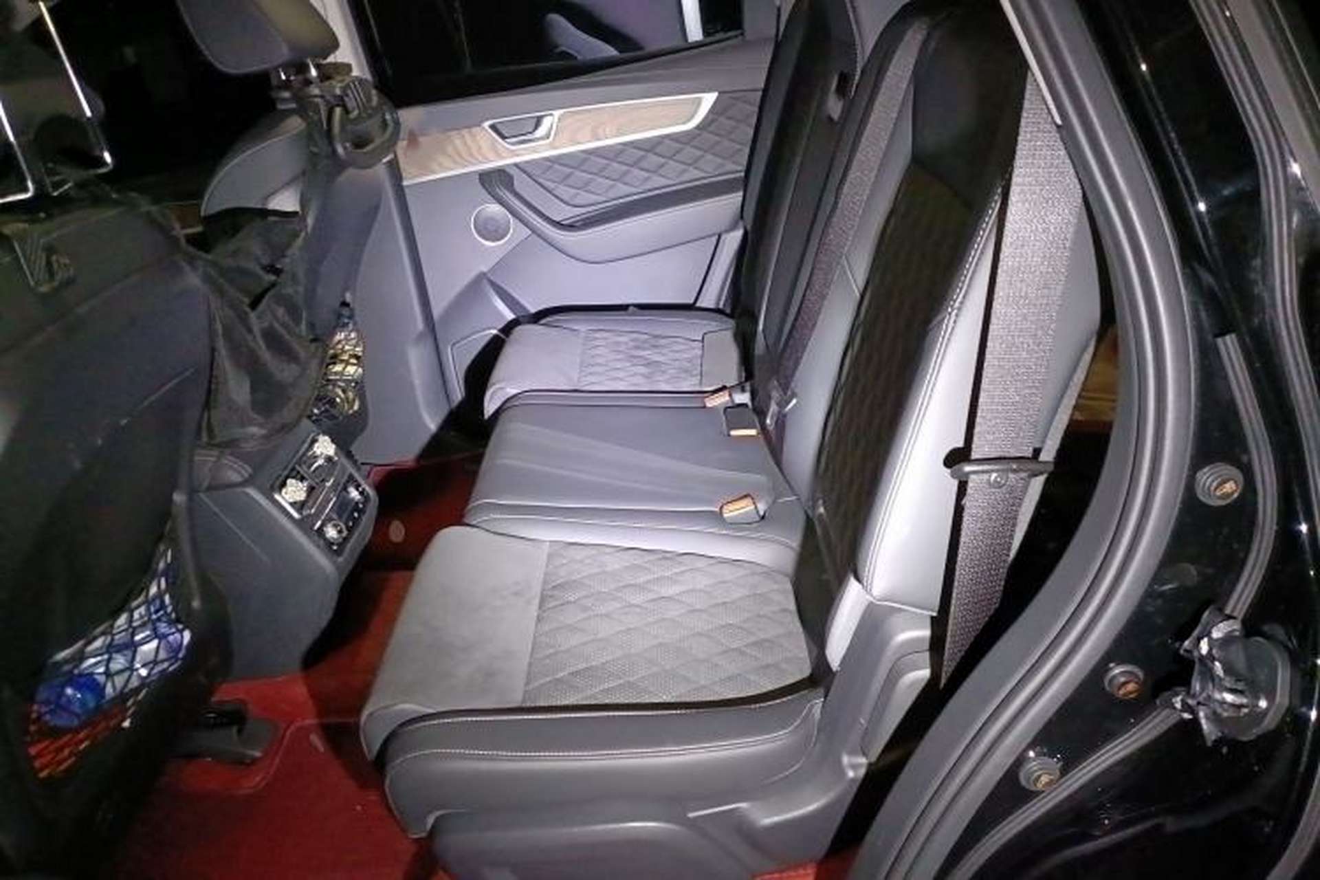 Used Hongqi HS7 2022 2.0T DCT Two-Wheel Drive Smart Connect Flagship Edition Seven Seats Interior 4