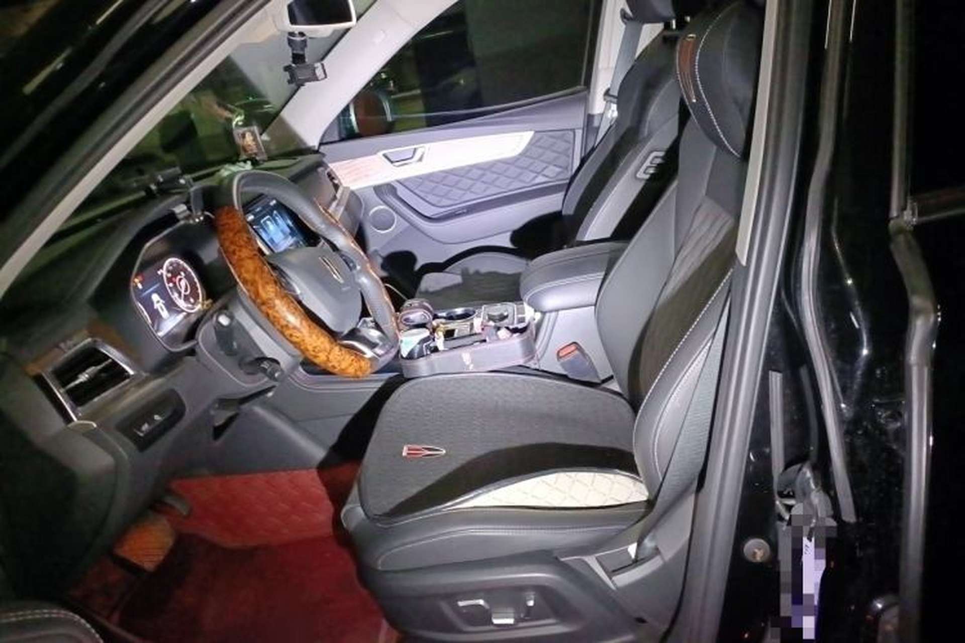 Used Hongqi HS7 2022 2.0T DCT Two-Wheel Drive Smart Connect Flagship Edition Seven Seats Left Front Seat