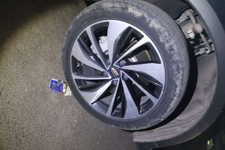 Used Hongqi HS7 2021 3.0T Automatic All-Wheel Drive Smart Connect Flagship Edition Right Front Wheel Hub