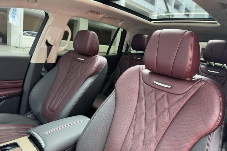 Used Hongqi HS7 2023 2.0T Automatic All-Wheel-Drive Flagship Edition Six Seats Interior 11