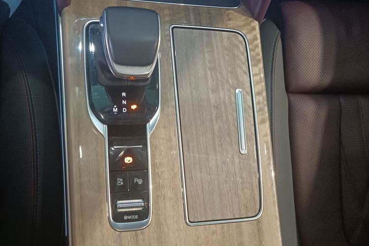 Used Hongqi HS7 2023 2.0T Automatic All-Wheel-Drive Flagship Edition Six Seats Interior 4