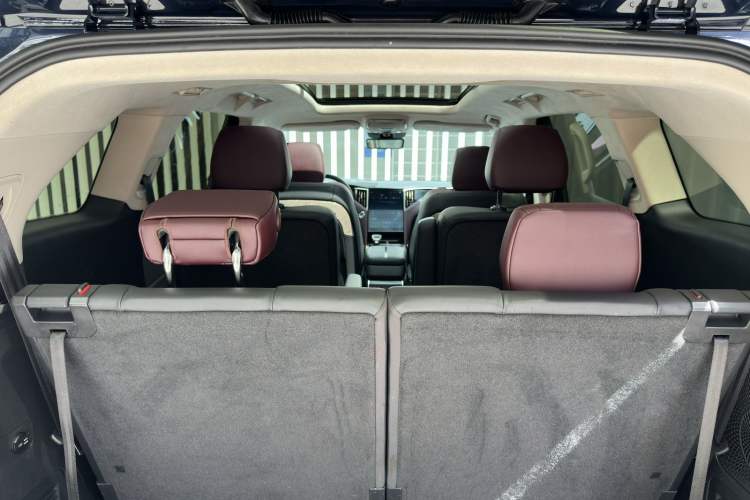 Used Hongqi HS7 2023 2.0T Automatic All-Wheel-Drive Flagship Edition Six Seats Interior 7