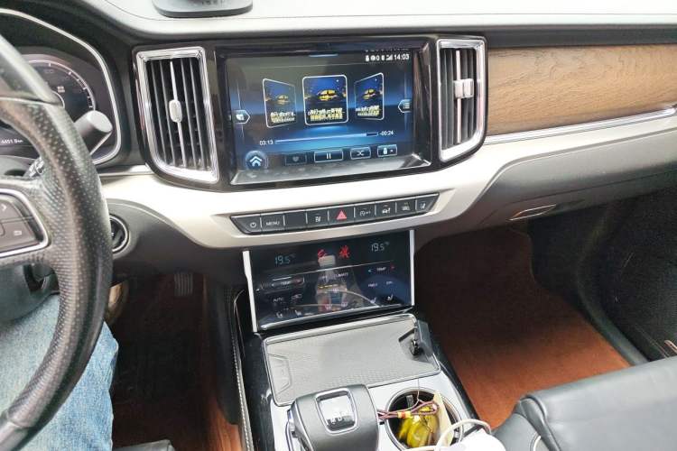Used Hongqi HS7 2019 3.0T Automatic All-Wheel Drive Smart Connect Flagship Edition Audio And AC Panel