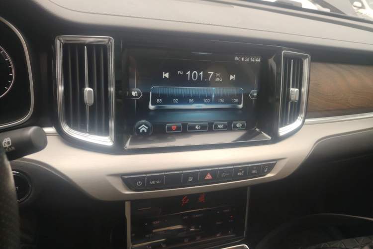 Used Hongqi HS7 2019 3.0T Automatic All-Wheel Drive Smart Connect Flagship Edition Audio And AC Panel