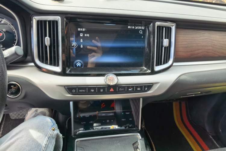 Used Hongqi HS7 2019 3.0T Automatic All-Wheel Drive Smart Connect Flagship Edition Audio And AC Panel