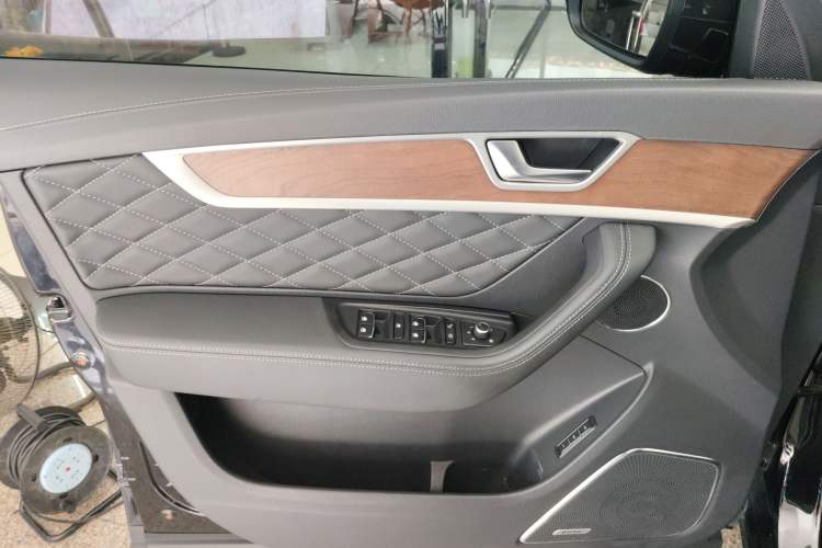 Used Hongqi HS7 2019 3.0T Automatic All-Wheel Drive Smart Connect Flagship Edition Left Front Door Interior
