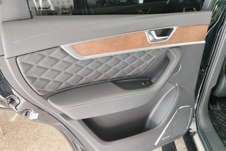 Used Hongqi HS7 2019 3.0T Automatic All-Wheel Drive Smart Connect Flagship Edition Left Rear Door Interior