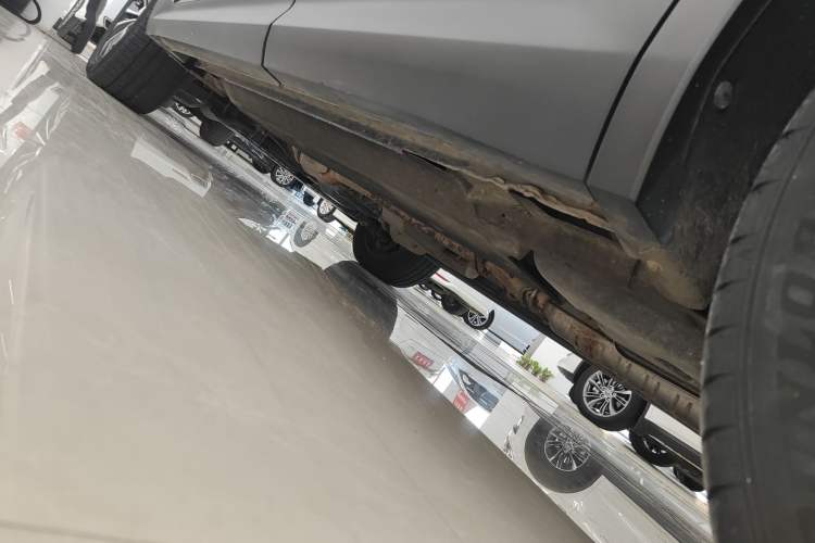 Used Hongqi HS7 2019 3.0T Automatic All-Wheel Drive Smart Connect Flagship Edition Left Side Sill