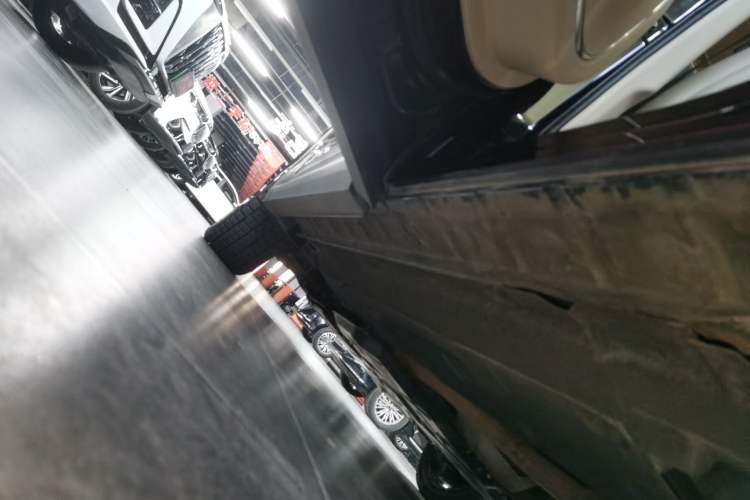 Used Hongqi HS7 2019 3.0T Automatic All-Wheel Drive Smart Connect Flagship Edition Left Side Sill
