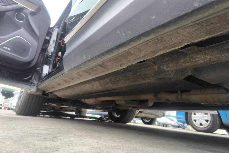 Used Hongqi HS7 2019 3.0T Automatic All-Wheel Drive Flagship Edition Left Side Sill