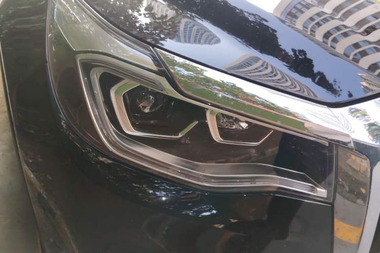 Used Hongqi HS7 2019 3.0T Automatic All-Wheel Drive Smart Connect Flagship Edition Right Front Headlight