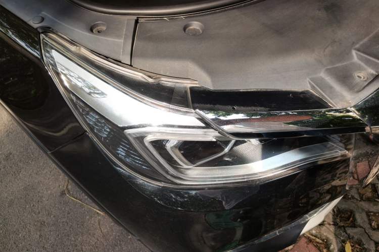Used Hongqi HS7 2019 3.0T Automatic All-Wheel Drive Smart Connect Flagship Edition Right Front Headlight
