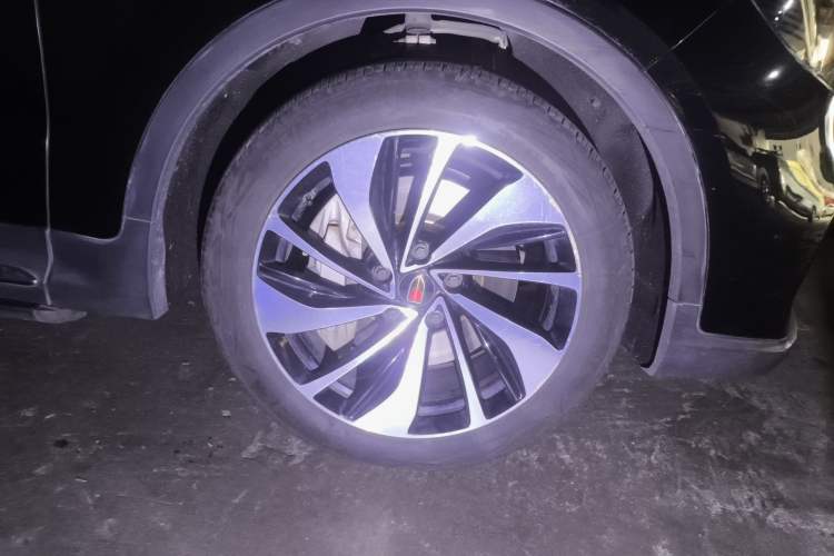 Used Hongqi HS7 2019 3.0T Automatic All-Wheel Drive Smart Connect Flagship Edition Right Front Wheel Hub