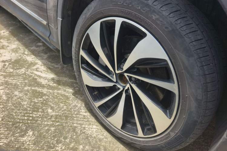 Used Hongqi HS7 2019 3.0T Automatic All-Wheel Drive Smart Connect Flagship Edition Right Front Wheel Hub