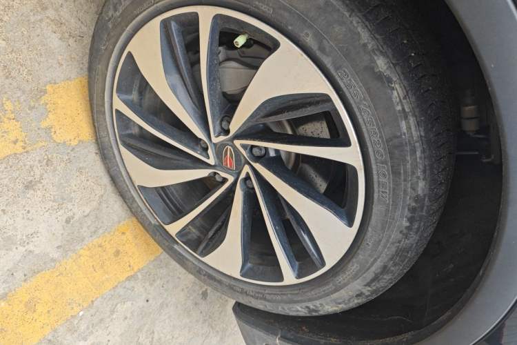 Used Hongqi HS7 2019 3.0T Automatic All-Wheel Drive Smart Connect Flagship Edition Right Front Wheel Hub