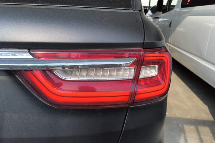 Used Hongqi HS7 2019 3.0T Automatic All-Wheel Drive Smart Connect Flagship Edition Right Rear Taillight