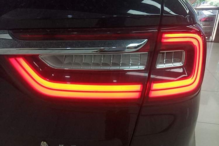 Used Hongqi HS7 2019 3.0T Automatic All-Wheel Drive Smart Connect Flagship Edition Right Rear Taillight