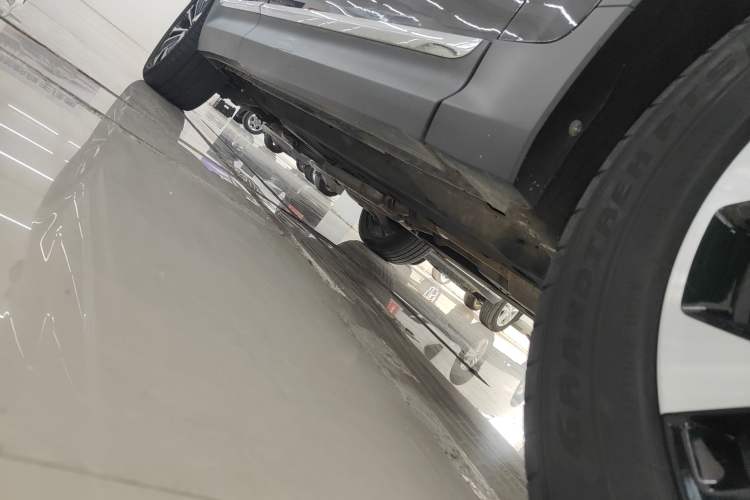 Used Hongqi HS7 2019 3.0T Automatic All-Wheel Drive Smart Connect Flagship Edition Right Side Sill