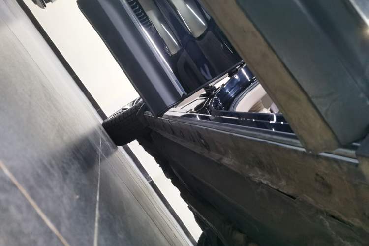 Used Hongqi HS7 2019 3.0T Automatic All-Wheel Drive Smart Connect Flagship Edition Right Side Sill
