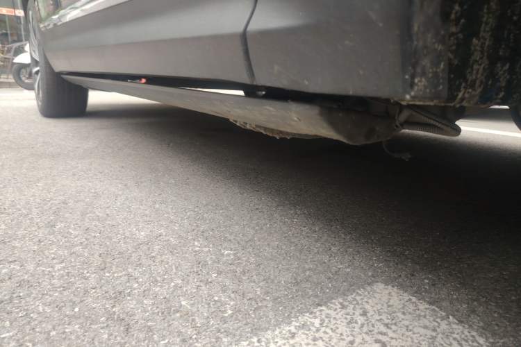 Used Hongqi HS7 2019 3.0T Automatic All-Wheel Drive Smart Connect Flagship Edition Right Side Sill