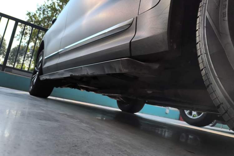 Used Hongqi HS7 2019 3.0T Automatic All-Wheel Drive Smart Connect Flagship Edition Right Side Sill