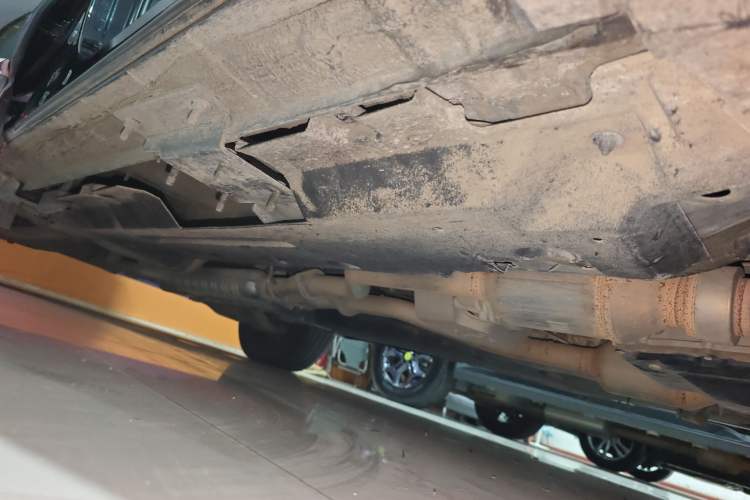 Used Hongqi HS7 2019 3.0T Automatic All-Wheel Drive Smart Connect Flagship Edition Right Side Sill