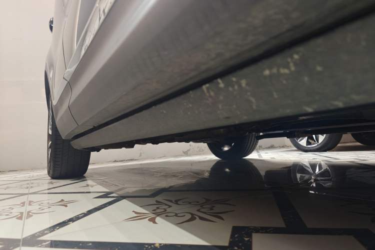 Used Hongqi HS7 2019 3.0T Automatic All-Wheel Drive Smart Connect Flagship Edition Right Side Sill