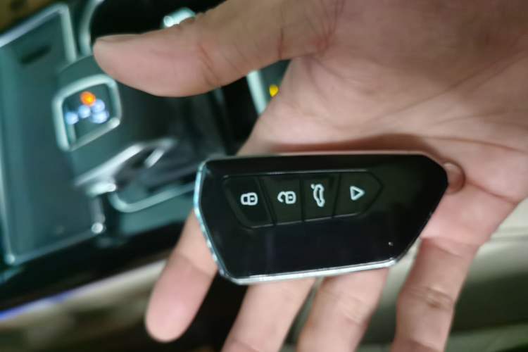 Used Hongqi HS7 2019 3.0T Automatic All-Wheel Drive Smart Connect Flagship Edition Vehicle Key