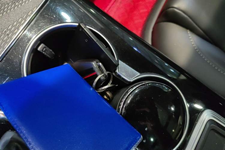 Used Hongqi HS7 2019 3.0T Automatic All-Wheel Drive Smart Connect Flagship Edition Vehicle Key