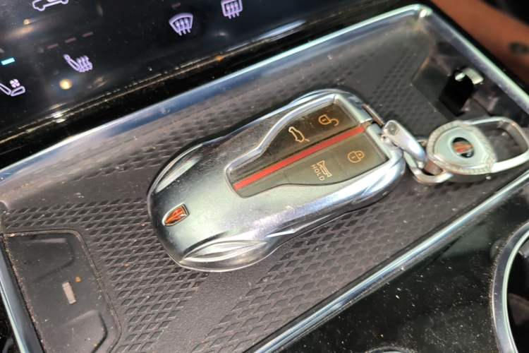 Used Hongqi HS7 2019 3.0T Automatic All-Wheel Drive Smart Connect Flagship Edition Vehicle Key