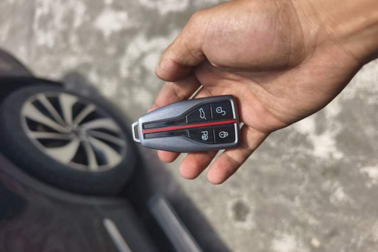 Used Hongqi HS7 2019 3.0T Automatic All-Wheel Drive Smart Connect Flagship Edition Vehicle Key
