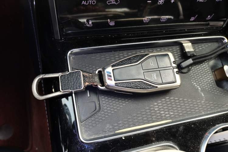 Used Hongqi HS7 2019 3.0T Automatic All-Wheel Drive Smart Connect Flagship Edition Vehicle Key