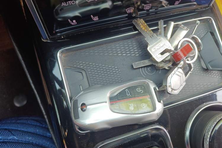 Used Hongqi HS7 2019 3.0T Automatic All-Wheel Drive Smart Connect Flagship Edition Vehicle Key