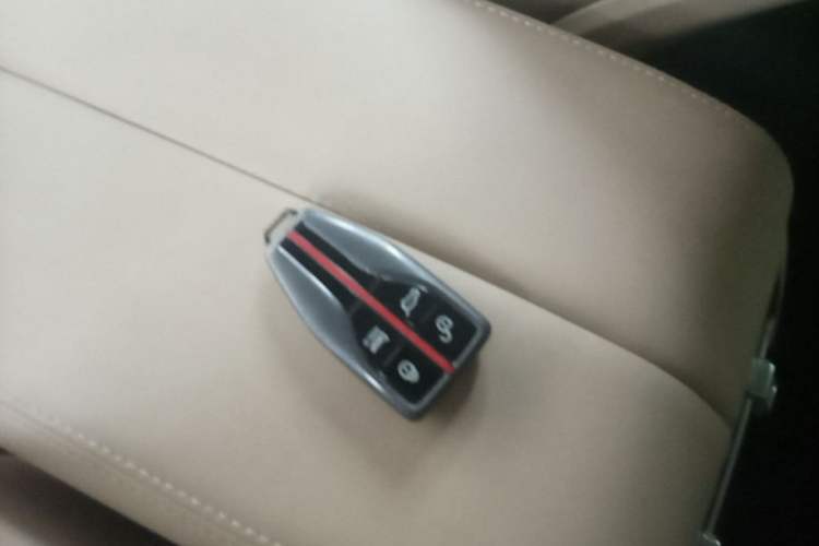 Used Hongqi HS7 2019 3.0T Automatic All-Wheel Drive Smart Connect Flagship Edition Vehicle Key