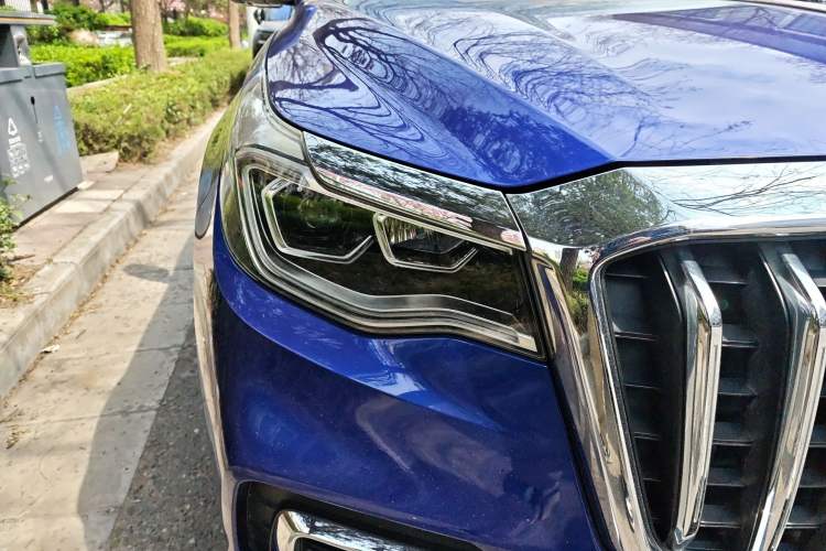Used Hongqi HS7 2019 3.0T Automatic All-Wheel Drive Smart Connect Flagship Edition Right Front Headlight