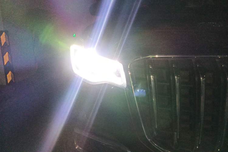 Used Hongqi HS7 2019 3.0T Automatic All-Wheel Drive Smart Connect Flagship Edition Right Front Headlight