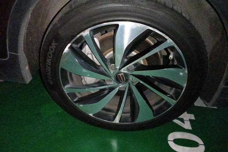 Used Hongqi HS7 2019 3.0T Automatic All-Wheel Drive Smart Connect Flagship Edition Right Front Wheel Hub