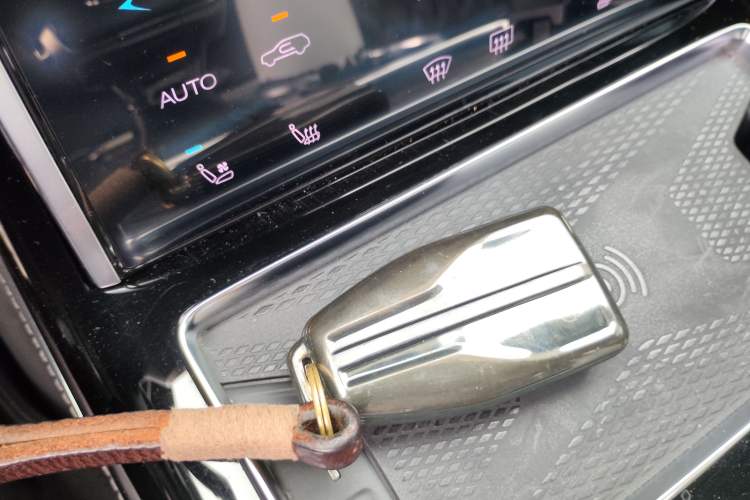 Used Hongqi HS7 2019 3.0T Automatic All-Wheel Drive Smart Connect Flagship Edition Vehicle Key