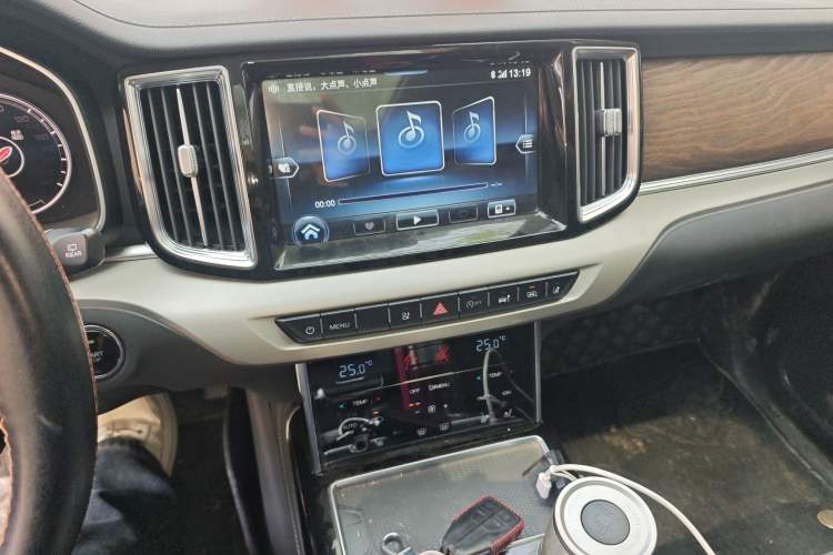 Used Hongqi HS7 2021 2.0T DCT Two-Wheel Drive Smart Connect Flagship Edition Audio And AC Panel