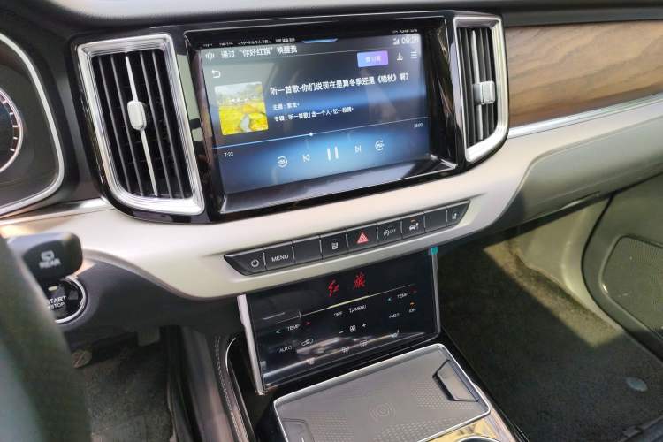 Used Hongqi HS7 2021 2.0T DCT Two-Wheel Drive Smart Connect Flagship Edition Audio And AC Panel