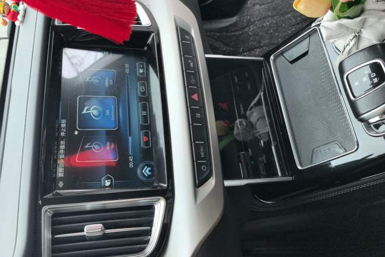 Used Hongqi HS7 2021 2.0T DCT Two-Wheel Drive Smart Connect Flagship Edition Audio And AC Panel
