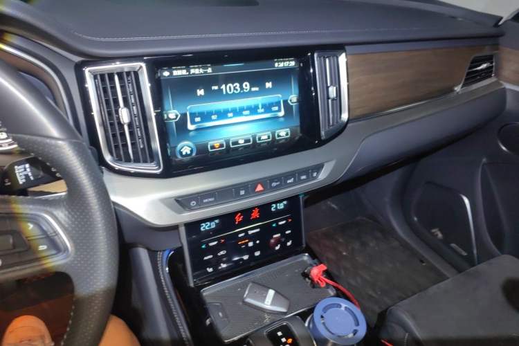 Used Hongqi HS7 2021 2.0T DCT Two-Wheel Drive Smart Connect Flagship Edition Audio And AC Panel