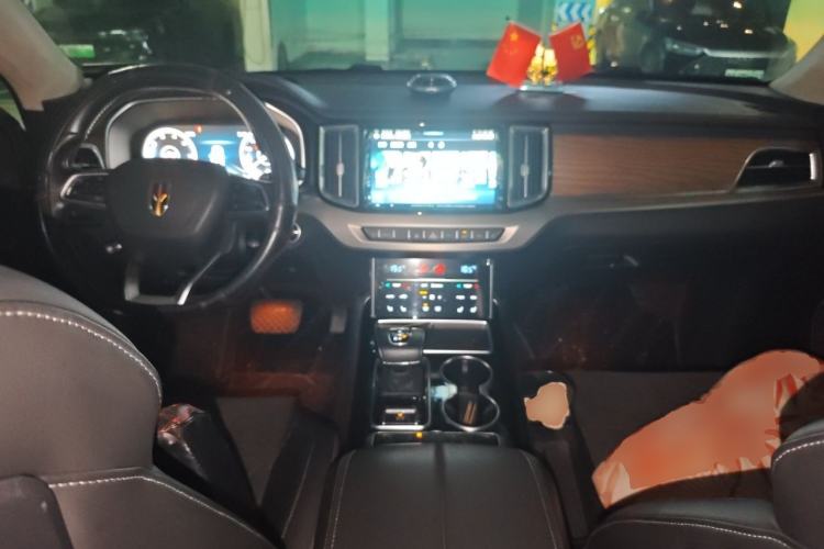 Used Hongqi HS7 2021 2.0T DCT Two-Wheel Drive Smart Connect Flagship Edition Center Console