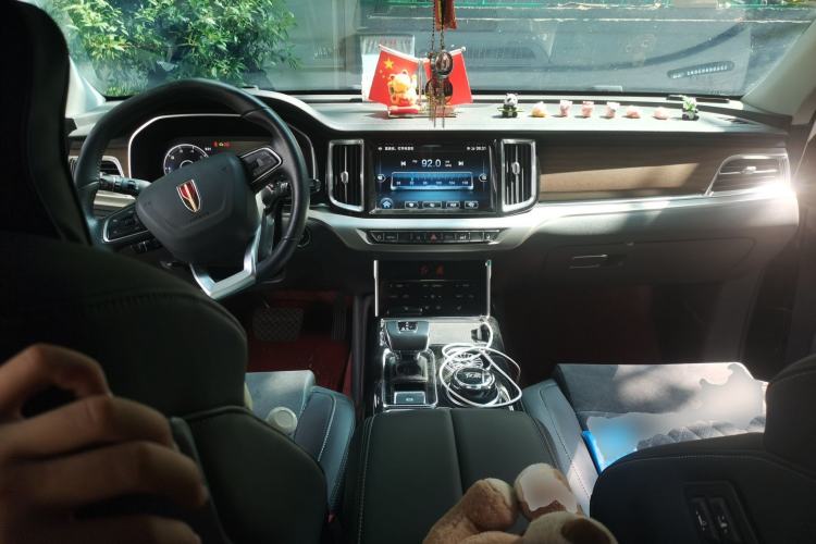 Used Hongqi HS7 2021 2.0T DCT Two-Wheel Drive Smart Connect Flagship Edition Center Console