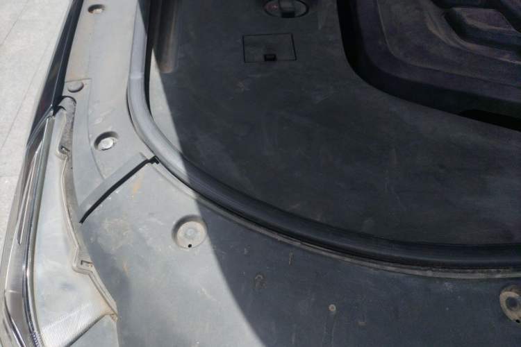 Used Hongqi HS7 2021 2.0T DCT Two-Wheel Drive Smart Connect Flagship Edition Engine Bay Right