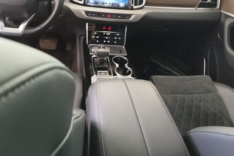 Used Hongqi HS7 2021 2.0T DCT Two-Wheel Drive Smart Connect Flagship Edition Gear Lever