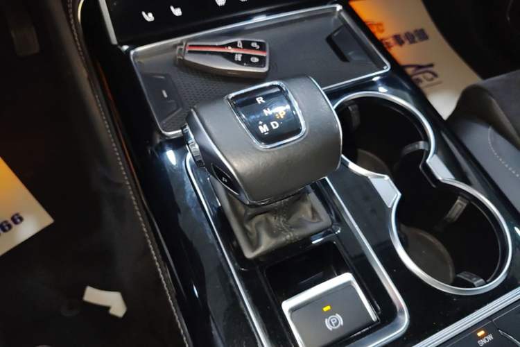 Used Hongqi HS7 2021 2.0T DCT Two-Wheel Drive Smart Connect Flagship Edition Gear Lever